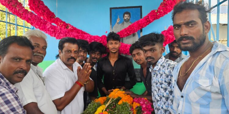 கராத்தே செல்வின் நினைவிடத்தில் பெருந்தலைவர் மக்கள் கட்சி தூத்துக்குடி மாவட்ட செயலாளர்   எஸ்.பி. மாரியப்பன் தலைமையில் இளைஞர்கள் அஞ்சலி செலுத்தினர்.