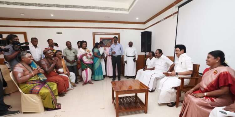 தூத்துக்குடியில் முதலமைச்சர் ஸ்டாலினுடன் பிஷப், ஆதீனம் உள்ளிட்டோர் சந்தித்து ஆதரவு