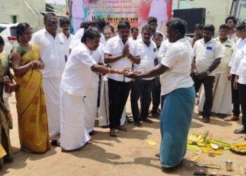 மாப்பிள்ளையூரணியில் 128 சாலைகள் அமைக்க சண்முகையா எம்.எல்.ஏ பூமி பூஜை செய்து தொடங்கி வைத்தார்.