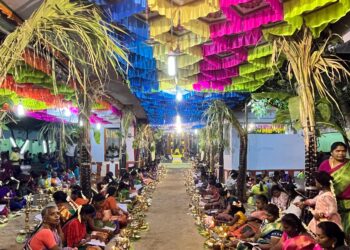 புங்கவர்நத்தம் காமாட்சி அம்மன் கோவிலில் 501 திருவிளக்கு பூஜை நடைபெற்றது.