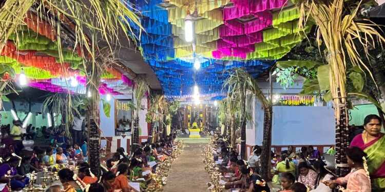 புங்கவர்நத்தம் காமாட்சி அம்மன் கோவிலில் 501 திருவிளக்கு பூஜை நடைபெற்றது.