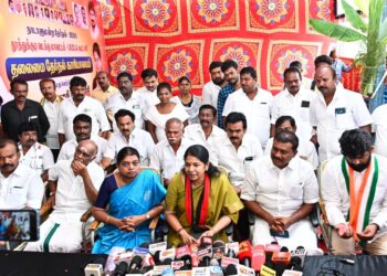 எல்லோரையும் மிரட்டி பாஜக ஆட்சியை தக்கவைக்க முயற்சி செய்கிறது: கனிமொழி எம்.பி குற்றச்சாட்டு!