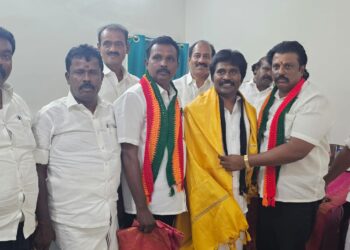 தூத்துக்குடி அதிமுக வேட்பாளர் மண்ணின் மைந்தன் சிவசாமி வேலுமணியை 5 லட்சம் வாக்குகள் வித்தியாசத்தில் வெற்றி பெறச் செய்வோம் – பெருந்தலைவர் மக்கள் கட்சி மாவட்ட செயலாளர் எஸ்.பி.மாரியப்பன் சூளுரை