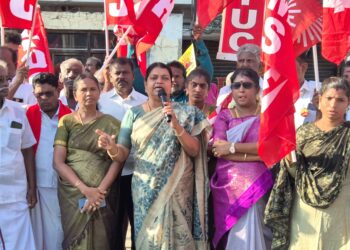 தூத்துக்குடியில் போக்குவரத்து தொழிற்சங்கம் சார்பில் கனிமொழிக்கு வாக்கு சேகாிப்பு அமைச்சர் கீதாஜீவன் தொடங்கி வைத்தார்.