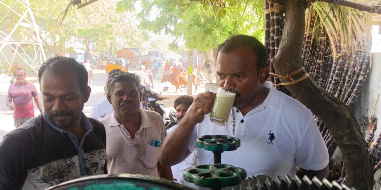 தூத்துக்குடியில் போக்குவரத்து தொழிற்சங்கம் சார்பில் கனிமொழிக்கு வாக்கு சேகாிப்பு அமைச்சர் கீதாஜீவன் தொடங்கி வைத்தார்.