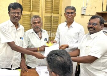 தூத்துக்குடியில் ஏப்.30ல் வழக்கறிஞர்கள் சங்க தேர்தல்:   வேட்பாளர்கள் பட்டியல் வெளியிட்டார்கள்   தேர்தல் அதிகாரிகள்   வழக்கறிஞர் பிள்ளை விநாயகம், சந்தனகுமார்.