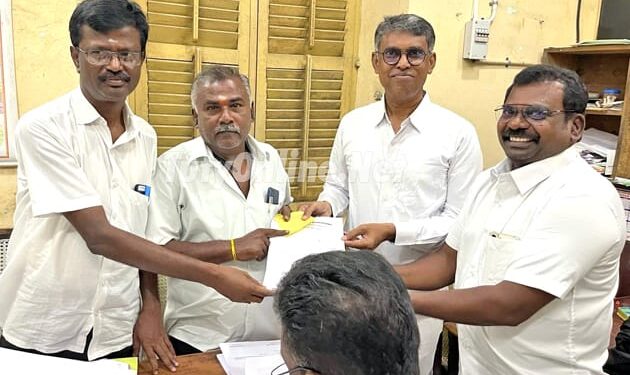 தூத்துக்குடியில் ஏப்.30ல் வழக்கறிஞர்கள் சங்க தேர்தல்:   வேட்பாளர்கள் பட்டியல் வெளியிட்டார்கள்   தேர்தல் அதிகாரிகள்   வழக்கறிஞர் பிள்ளை விநாயகம், சந்தனகுமார்.