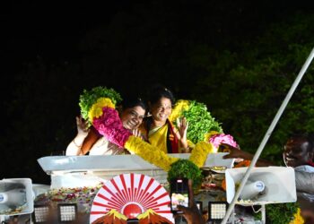 ஜனநாயக ஆட்சி மலர இந்தியா கூட்டணிக்கு வாக்களிக்க வேண்டும். தூத்துக்குடி பிரச்சாரத்தில் கனிமொழி பேச்சு