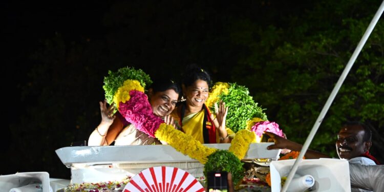 ஜனநாயக ஆட்சி மலர இந்தியா கூட்டணிக்கு வாக்களிக்க வேண்டும். தூத்துக்குடி பிரச்சாரத்தில் கனிமொழி பேச்சு