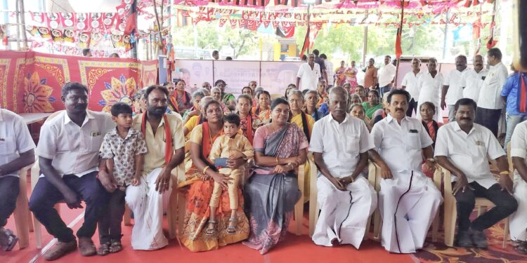 தூத்துக்குடி பிஜேபி மாவட்ட மகளிர் அணி செயலாளர் உள்பட 100 பேர் அமைச்சர் கீதாஜீவன் முன்னிலையில் திமுகவில் ஐக்கியம்.