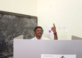 தூத்துக்குடியில் அமைச்சர் கீதாஜீவன், மேயர் ஜெகன் பெரியசாமி, மாப்பிள்ளையூரணி பஞ்சாயத்து தலைவர் சரவணகுமார்   உள்ளிட்ட முக்கிய பிரமுகர்கள் பலர் வாக்களித்து தங்களது ஜனநாயக கடமையை நிறைவேற்றினர்