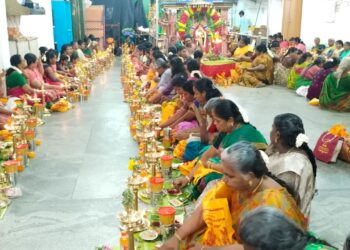 தூத்துக்குடி தெப்பக்குளம் மாரியம்மன் கோவிலில் 108 திருவிளக்கு பூஜை நடைபெற்றது.