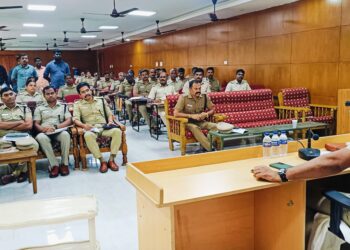 தூத்துக்குடி மாவட்டத்தில் கஞ்சா போன்ற போதை பொருட்கள் விற்பனை மற்றும் கடத்தலை முற்றிலும் ஒழிப்பது சம்பந்தமாக காவல்துறை அதிகாரிகளுக்கு மாவட்ட எஸ்.பி பாலாஜி சரவணன் அறிவுரை