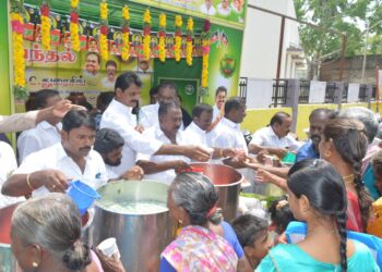 தூத்துக்குடியில் அதிமுக சார்பில் கோடை கால நீர் மோர் பந்தலை சி.த.செல்லப்பாண்டியன் திறந்து வைத்தார். 