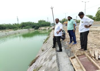 தூத்துக்குடி பகுதியில் மேயர் ஜெகன் பொியசாமி ஆய்வு