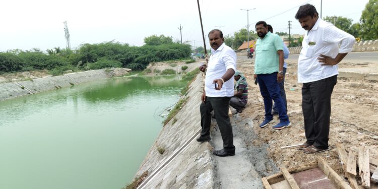 தூத்துக்குடி பகுதியில் மேயர் ஜெகன் பொியசாமி ஆய்வு