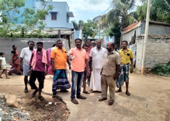 மழை வெள்ளத்தால் பெரிதும் பாதிக்கப்பட்ட   மாப்பிள்ளையூரணி பெரிய செல்வம் நகர் பகுதியை முழுமையாக   சீரமைக்க   அதிரடி ஆய்வுகள் மேற்கொண்ட பஞ்.தலைவர் சரவணகுமார்: மனதார பாராட்டிய கிராம பொது மக்கள்!