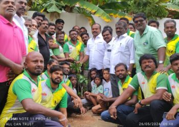 தூத்துக்குடியில் பொியசாமியின் நினைவு நாளையொட்டி மேயர் ஜெகன் பெரியசாமி மரக்கன்று நட்டினார்.