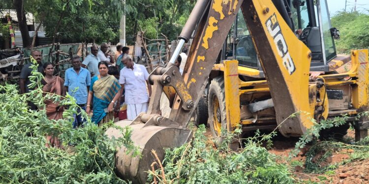 தூத்துக்குடி பகுதியில் அமைச்சர் கீதாஜீவன் ஆய்வு
