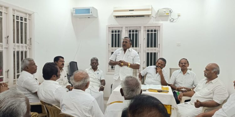 வியாபாாிகள் அனைவரும் ஓற்றுமையாக இருக்க வேண்டும். தூத்துக்குடியில் முன்னாள் அமைச்சர் சி.த.செல்லப்பாண்டியன் பேசினார்.