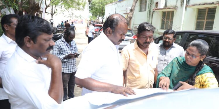 தூத்துக்குடியில் பாதாளசாக்கடை பணிகளை மேயர் ஜெகன் பொியசாமி ஆய்வு