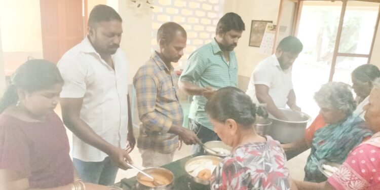 கலைஞர் பிறந்தநாளையொட்டி திமுக இளைஞர் அணி சார்பில் உணவு வழங்கப்பட்டது.