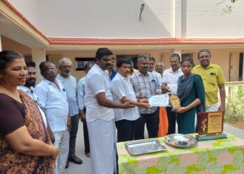 10ம் வகுப்பு பொதுத்தேர்வில் சாதனை படைத்த மாணவ, மாணவிகள் மற்றும் ஊக்குவித்த ஆசிரியர்களுக்கு பாராட்டு விழா :  செய்துங்கநல்லூர் அனைத்து கடை வியாபாரிகள் நலச்சங்கம் சார்பில் அசத்தல் நிகழ்ச்சி !!