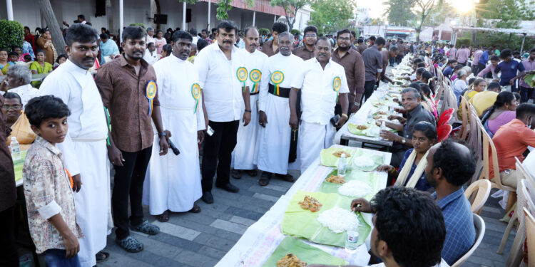 தூத்துக்குடி சண்முகபுரம் தூய பேதுரு ஆலய 31ம் ஆண்டு அசன விழா நடைபெற்றது.