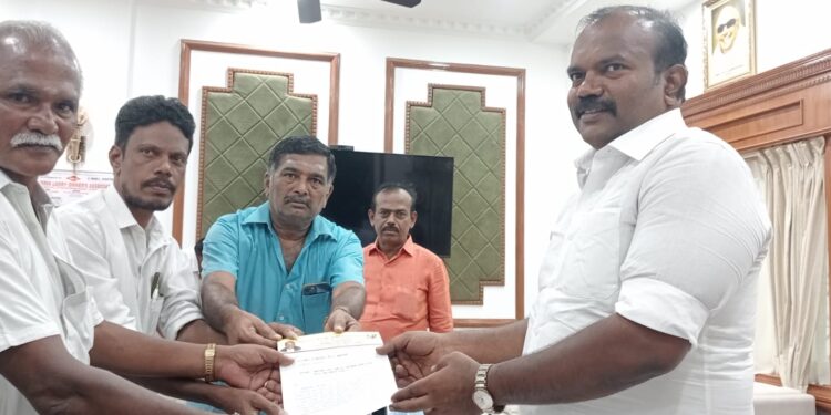 தூத்துக்குடி பிரையண்ட்நகா் பகுதி கட்ட பொம்மன்நகாில் உயர்கோபுர மின்விளக்கு அமைக்க கோாி மேயர் ஜெகன் பொியசாமியிடம் மதிமுக கோாிக்கை