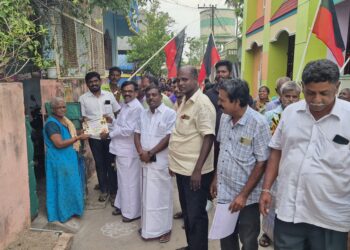 விக்கிரவாண்டி வேட்பாளர் அன்னியூர் சிவாவை ஆதாித்து கோவில்பட்டி நகர்மன்ற தலைவர் கருணாநிதி வாக்கு சேகாித்தார்.