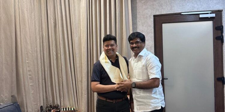 தமிழக முதலமைச்சர் ஸ்டாலின் மருமகன் சபாீசன் பிறந்தநாளை முன்னிட்டு மாநில திமுக நெசவாளர் அணி துணை செயலாளர் வசந்தம் ஜெயக்குமார் வாழ்த்து