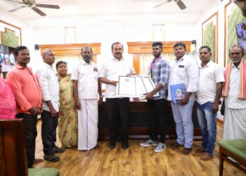 3 நோபல் உலக சாதனை படைத்த இளைஞரை நேரில் பாராட்டிய தூத்துக்குடி மேயர் ஜெகன் பெரியசாமி