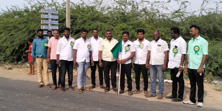 காமராஜர் பிறந்தநாளை முன்னிட்டு மாப்பிள்ளையூரணியில் மாட்டுவண்டி போட்டி ஊராட்சி மன்ற தலைவர் சரவணக்குமார் தொடங்கி வைத்தார். 