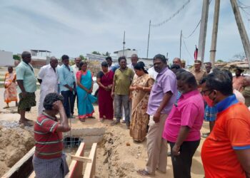 தூத்துக்குடி 5,13 வார்டு பகுதியில் நடைபெறும் பணிகளை அமைச்சர் கீதாஜீவன் ஆய்வு செய்தார்.