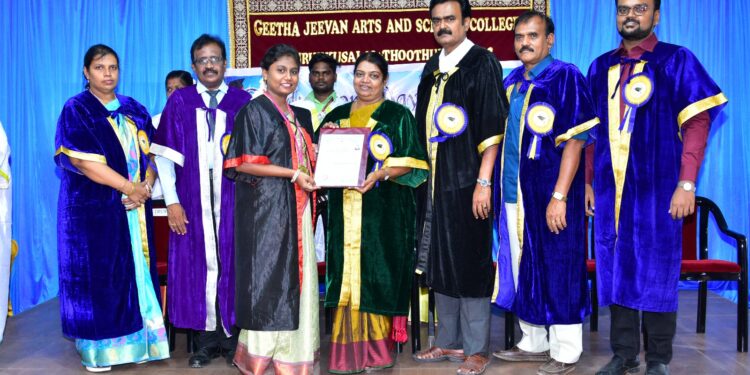 தூத்துக்குடி நேரு பூங்காவில் மேயர் ஜெகன் பொியசாமி ஆய்வு