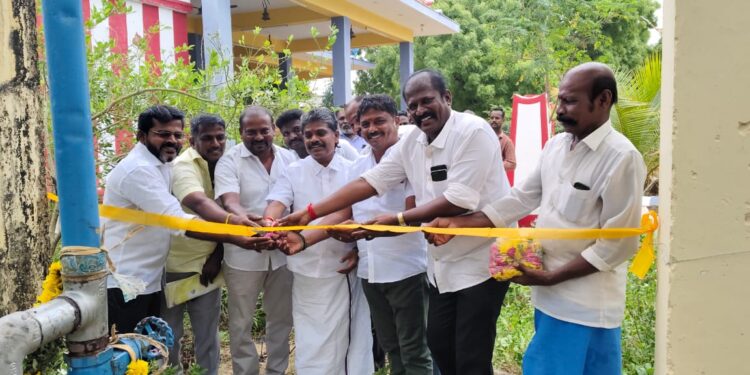 மாப்பிள்ளையூரணியில் மக்களுடன் முதல்வர் திட்ட முகாம் பயனாளிகளுக்கு சண்முகையா எம்எல்ஏ பட்டா வழங்கி புதிய குடிநீர் திட்ட பணிகளை தொடங்கி வைத்தார்.