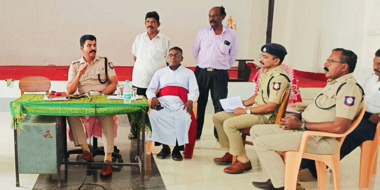 தூய பனிமய மாதா பேராலய திருவிழாவின் போது   திருட்டு, செயின் பறிப்பு போன்ற குற்ற செயல்கள் நடைபெறாமல் தடுக்க ஆண் மற்றும் பெண் போலீசார் சாதாரண உடையில் தீவிர கண்காணிப்பில் ஈடுபடுவார்கள்   எஸ்.பி.பாலாஜி சரவணன் தகவல்!!!