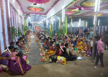 தூத்துக்குடி மேலசண்முகபுரம் முனியசாமி கோவிலில் கொடைவிழாவை முன்னிட்டு திருவிளக்கு பூஜை நடைபெற்றது.