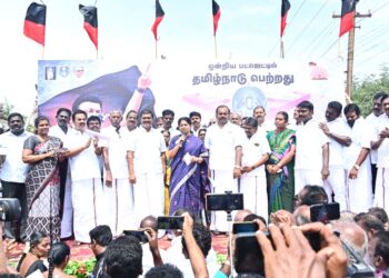 நிதியமைச்சர் பட்ஜெட் தாக்கல் செய்தபோது டெல்லி நாடாளுமன்றத்தில் தான் இருக்கிறோமா அல்லது சட்டமன்ற அலுவலகத்தில் இருக்கின்றோமா என எண்ணத்தோன்றியது. தூத்துக்குடியில் நடைபெற்ற கண்டன ஆர்ப்பாட்டத்தில் கனிமொழி எம்பி ஒன்றிய அரசு மீது கடும் தாக்கு
