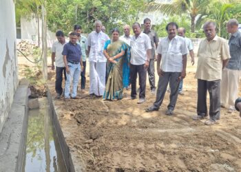 தூத்துக்குடி 34வது வாா்டு பகுதியில் நடைபெற்று வரும் பணிகளை அமைச்சர் கீதாஜீவன் ஆய்வு மேற்கொண்டார்.