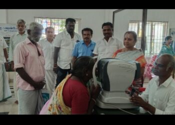 மாப்பிள்ளையூரணியில் இலவச கண் பாிசோதனை முகாம் ஊராட்சி மன்ற தலைவர் சரவணக்குமார் தொடங்கி வைத்தார்.