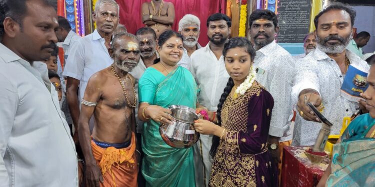 தூத்துக்குடி மேலசண்முகபுரம் முனியசாமி கோவிலில் கொடைவிழா போட்டியில் வெற்றி பெற்றவர்களுக்கு அமைச்சர் கீதாஜீவன் பாிசு வழங்கினார்.