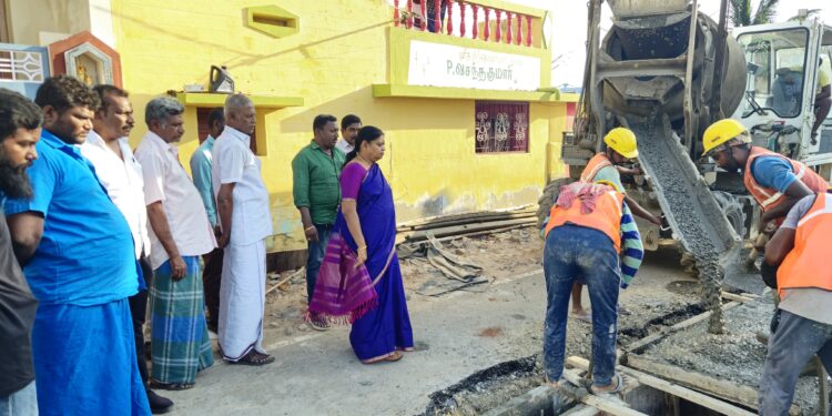 தூத்துக்குடி 7வது வாா்டு பகுதியில் நடைபெற்று வரும் பணிகளை அமைச்சர் கீதாஜீவன் ஆய்வுசெய்தார். 