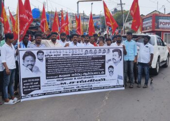 கொடைக்கானல்   மக்களின் வாழ்வாதாரத்தை பாதுகாக்க இ-பாஸ் நடைமுறையை ரத்து செய்யவும், நகராட்சி நிர்வாகம் மற்றும் வனத்துறை அதிகாரிகளின் மெத்தனப் போக்கை கண்டித்து மாபெரும்   கவன ஈர்ப்பு ஆர்ப்பாட்டம்:      தமிழ் தேசிய பார்வர்ட் பிளாக் கட்சி மாநில பொதுச் செயலாளர்   வதிலை செல்வம் பங்கேற்று கண்டன உரையாற்றினார்.