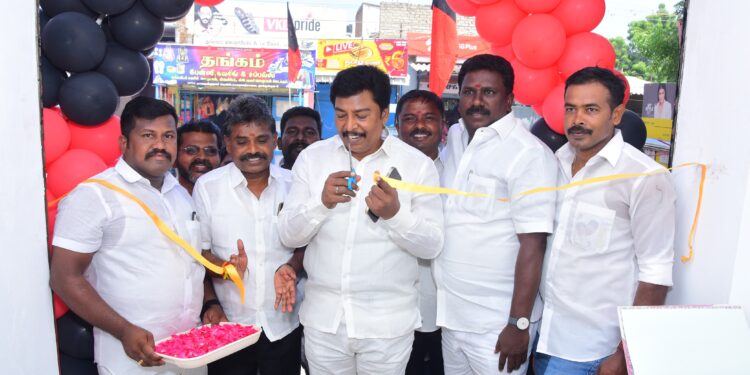 தாளமுத்துநகாில் கலைஞர் நூற்றாண்டு விழா நூலகம் திறப்பு சண்முகையா எம்.எல்.ஏ, மாநில இளைஞர் அணி துணைச்செயலாளர் இன்பாரகு, பங்கேற்பு