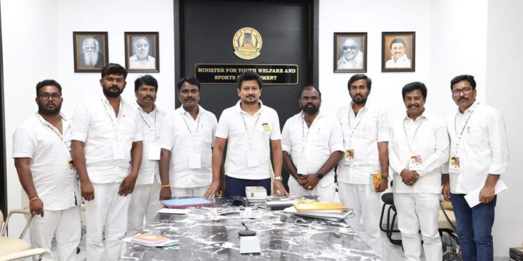 தூத்துக்குடி அரசு வழக்கறிஞர்களுக்கு எஸ்.பி பாலாஜி சரவணன் பாராட்டு