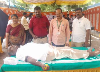 தூத்துக்குடி வட்டார போக்குவரத்து அலுவலகத்தில் ரத்ததான முகாம் நடைபெற்றது. 