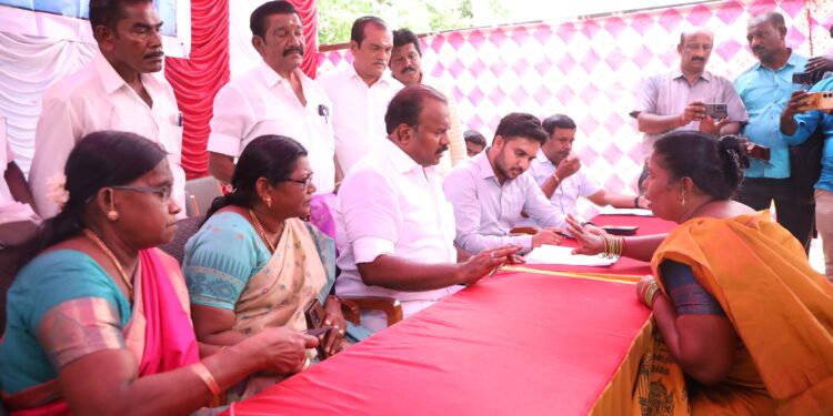 தூத்துக்குடி வட்டார போக்குவரத்து அலுவலகத்தில் ரத்ததான முகாம் நடைபெற்றது. 