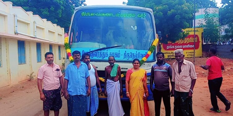 தூத்துக்குடி – சாயர்புரம் – திருவைகுண்டம் – திருநெல்வேலி வழித்தட பேருந்து தடம் எண் 578 முறையாக இயக்க அதிகாரிகள் நடவடிக்கை: – கிராம மக்கள் பேருந்துக்கு மாலை  அணிவித்து உற்சாக வரவேற்பு!!