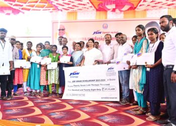 கல்வியே நம் சமுதாயத்தின் மறுமலர்ச்சி: கனிமொழி எம்.பி பேச்சு